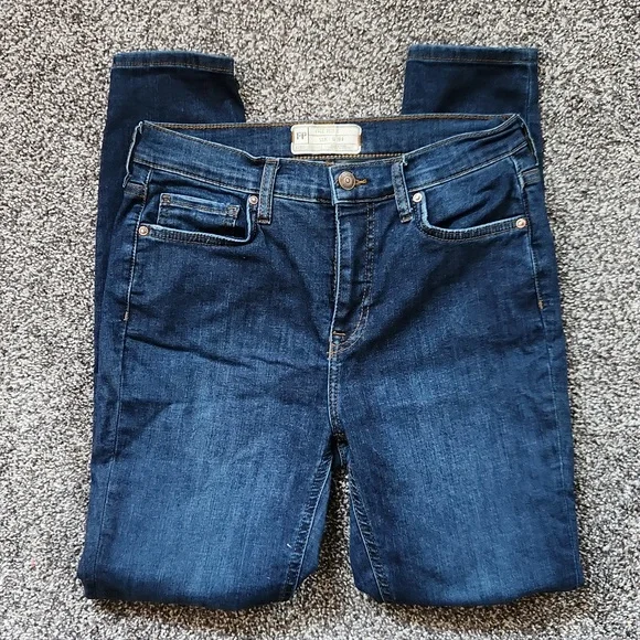 Free People Distressed Busted Knee Super Stretchy Skinny Jeans - Picture 2 of 6